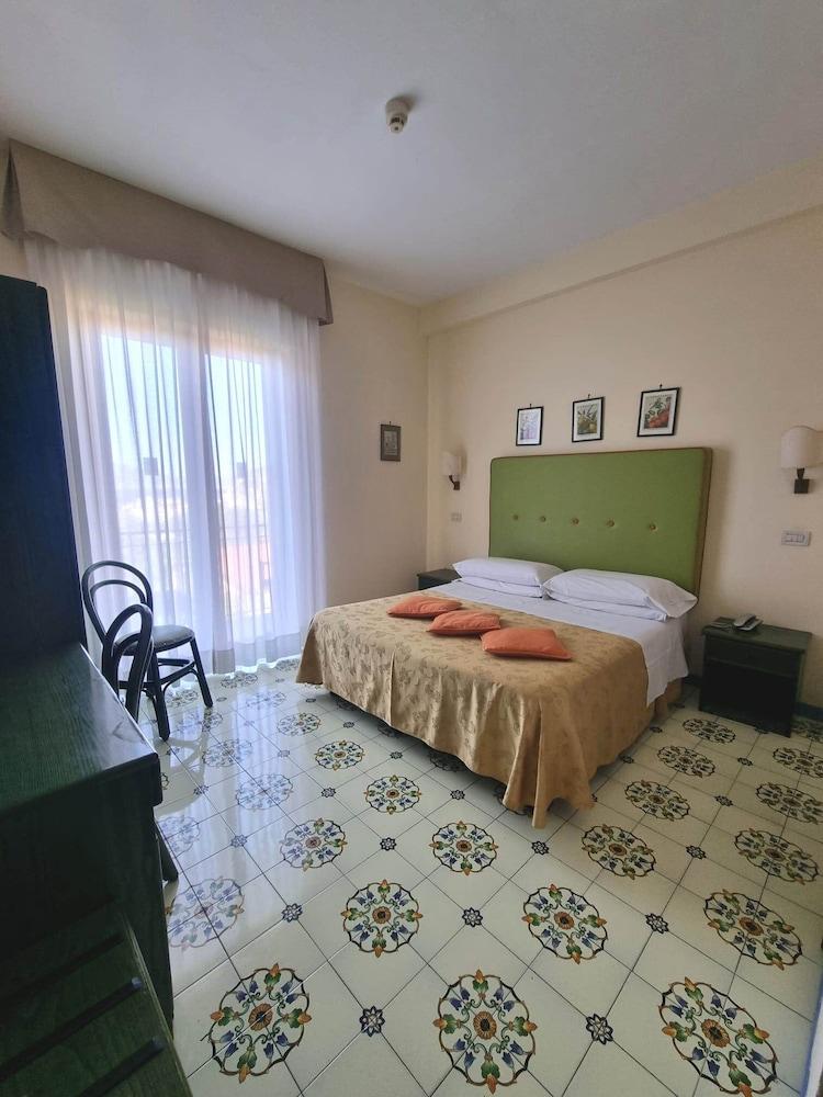 Hotel Girasole Półwysep Sorrentyński Zewnętrze zdjęcie